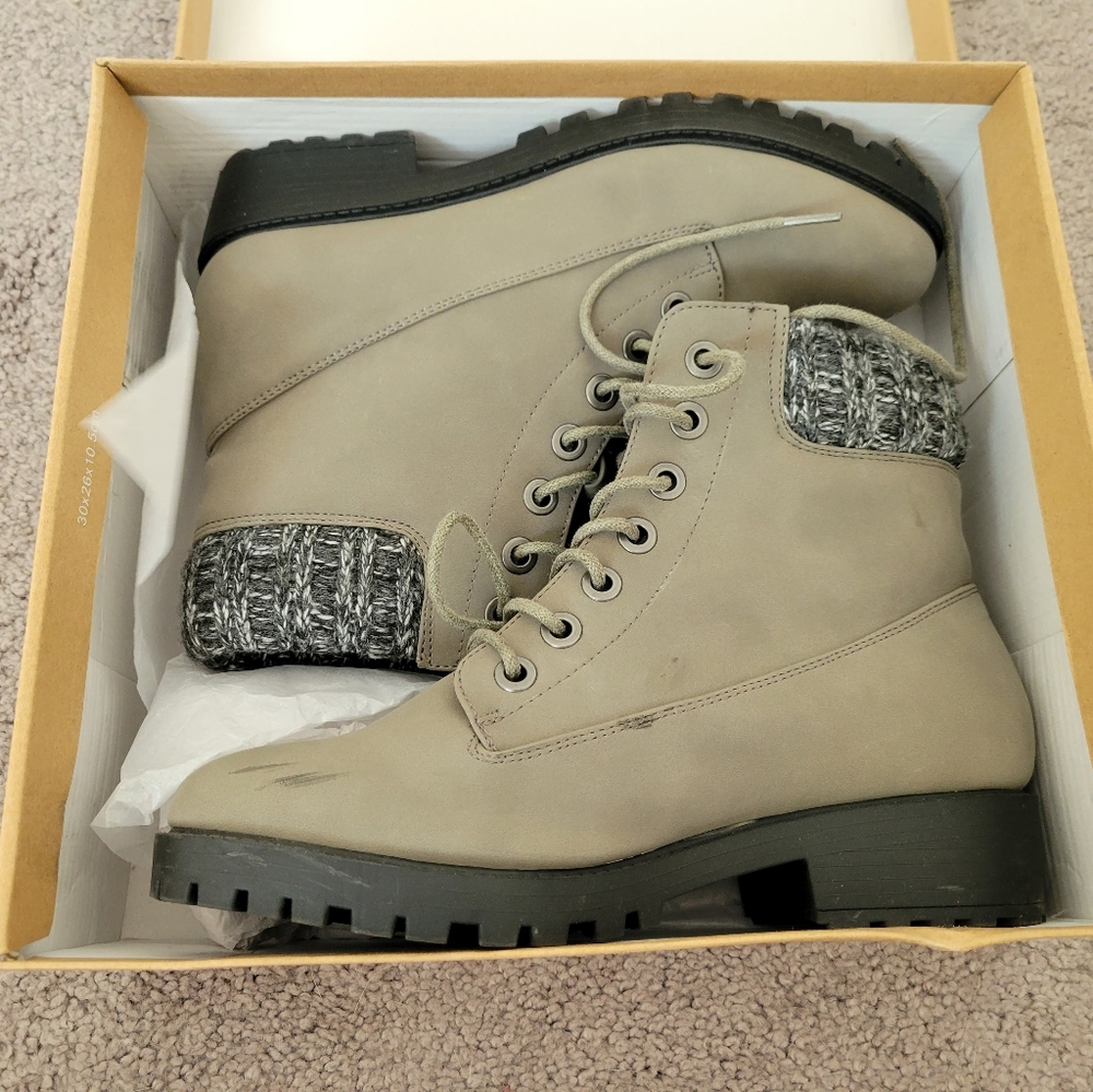 Boots - Picture 7 of 10